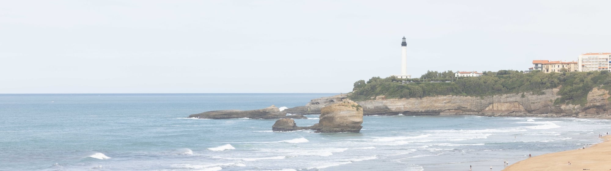 bannière avec photo de biarritz