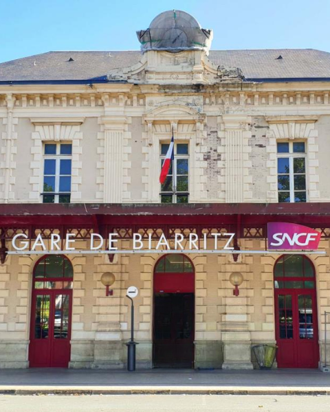 Shuttle buses to Biarritz station